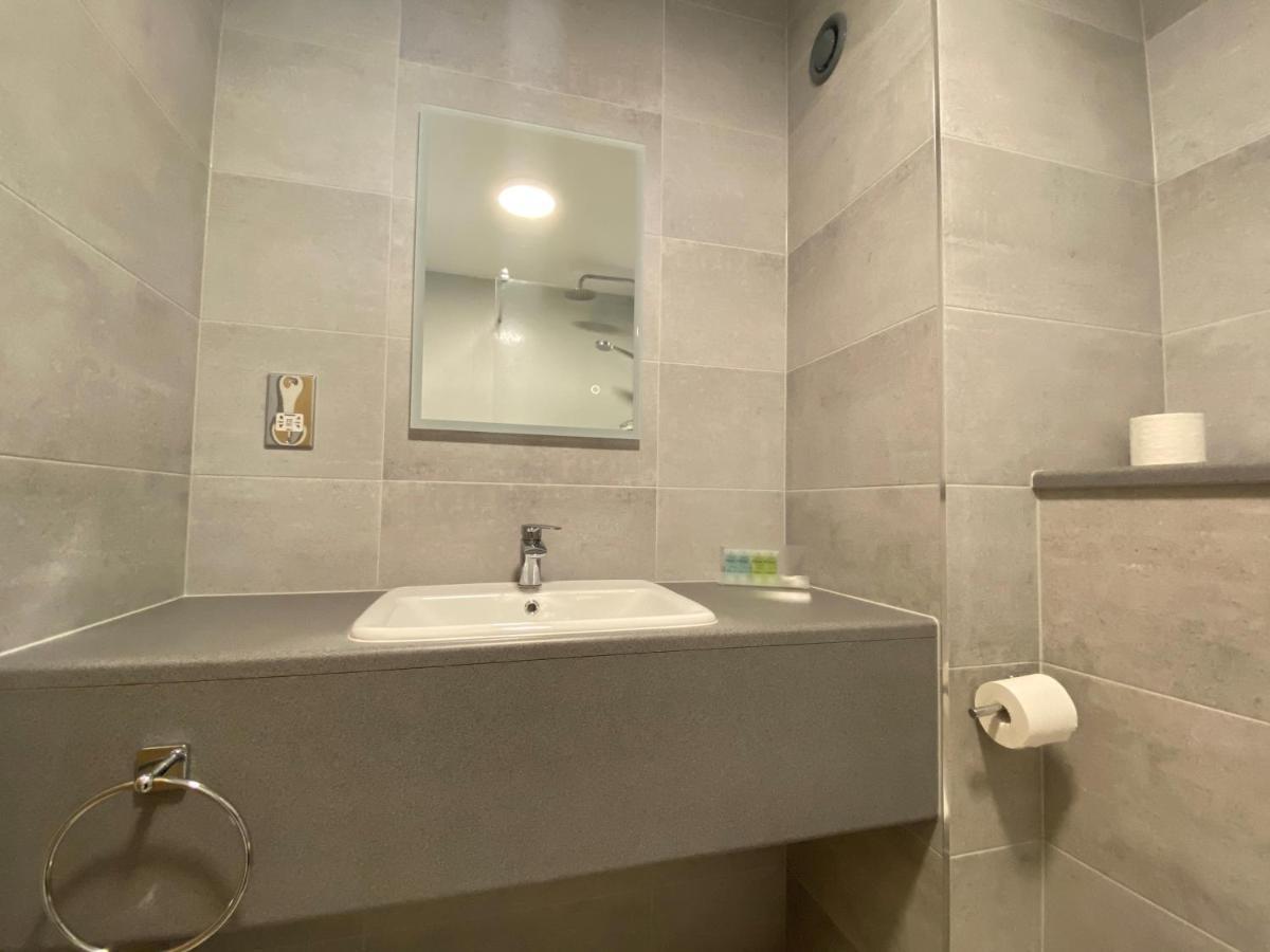 National Badminton Centre Lodge & Health Club Milton Keynes Ngoại thất bức ảnh