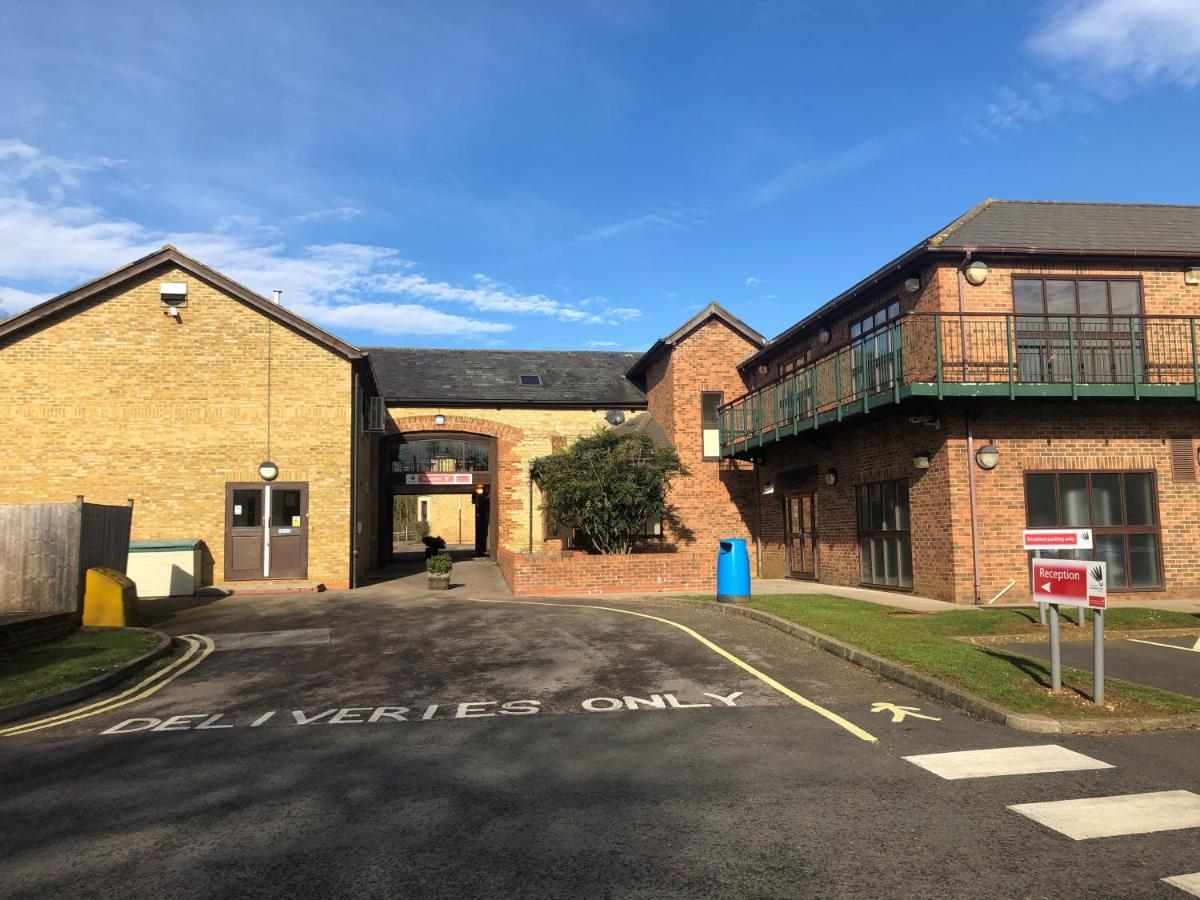 National Badminton Centre Lodge & Health Club Milton Keynes Ngoại thất bức ảnh