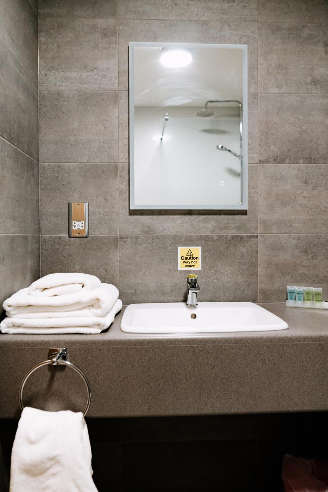 National Badminton Centre Lodge & Health Club Milton Keynes Phòng bức ảnh